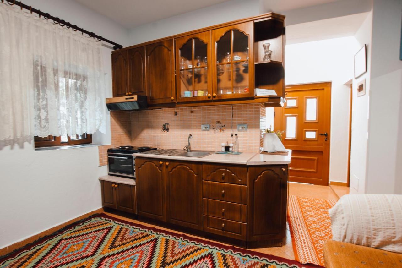 Bb Traditional Apartment Гирокастра Экстерьер фото